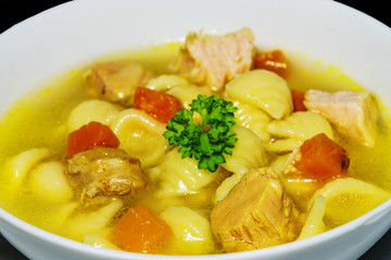 Hühnerbrühe mit Nudeln