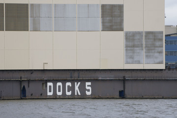 Dock 5