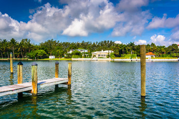 Fototapeta na wymiar Dock and houses along Collins Canal in Miami Beach, Florida.