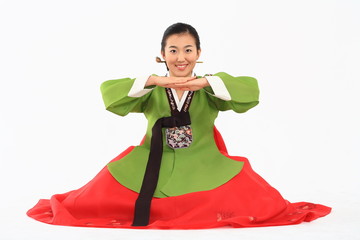 한복 입은 젊은 한국 여성