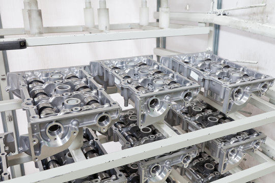Komponenten f&uuml;r Aluminium-Motoren in der Produktion