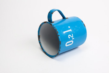 lying enamel measuring cup