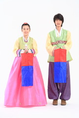 한복 입은 한국 소년과 소녀
