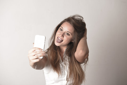 woman making jokes