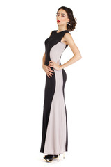 Naklejka premium Portrait in full growth of a young woman in long evening dress