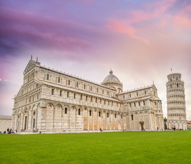 Obraz premium Pisa, Cathedral and Leaning Tower in Square of Miracles at sunse