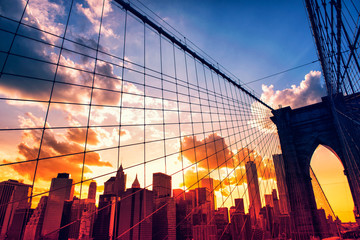Brooklyn Bridge and Manhattan at sunset - obrazy, fototapety, plakaty