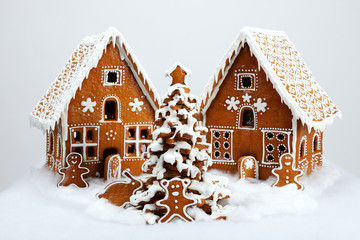 The hand-made eatable gingerbread houses and New Year Tree with - 74968163