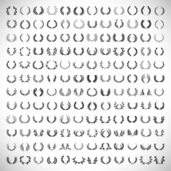 Wreath Icons Set - Isolated On Gray Background