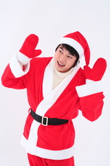 산타복장을 한 사람과 선물들