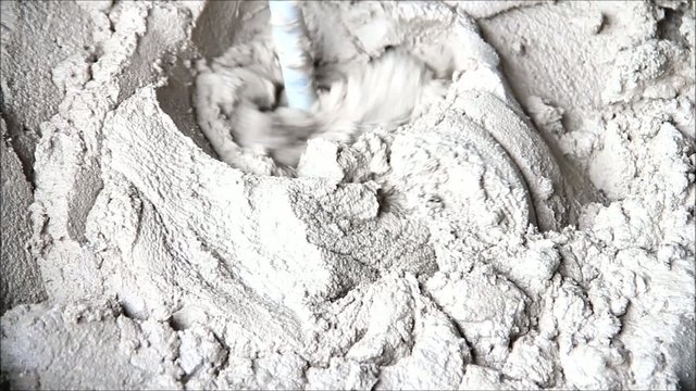 Zement anr&uuml;hren 