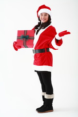 산타 복장을 한 젊은 커플