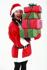 산타 복장을 한 소녀와 선물