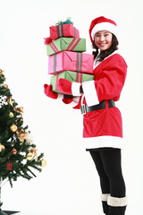 산타 복장을 한 소녀와 선물