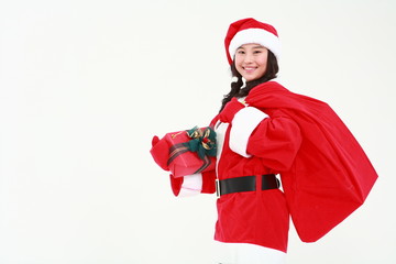 산타 복장을 한 소녀와 선물