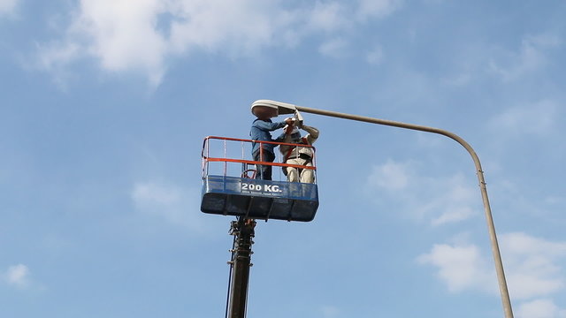 Technician to repair street lighting