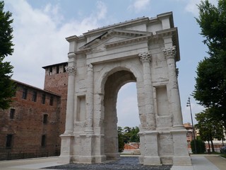 Fototapeta na wymiar The gavi Triumphal gate in Verona in Italy