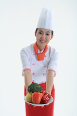 스튜디오 안의 요리중인 남자요리사와 여자요리사