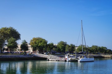 Fototapeta na wymiar Catamaran à la Rochelle