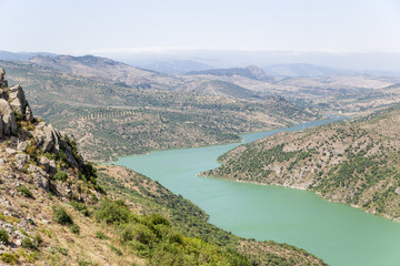 Fototapeta na wymiar Бергам, Турция. Вид водохранилища и окрестных гор
