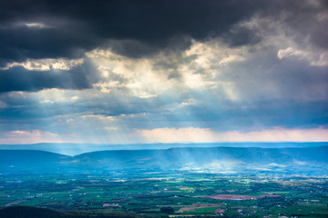 Naklejka na ściany i meble Crepuscular rays over the Shenandoah Valley, seen from Little St