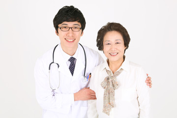 Fototapeta premium 스튜디오 안의 의사선생님과 병원 환자