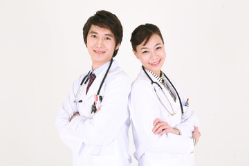 Fototapeta premium 스튜디오 안의 의사선생님과 간호사