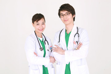 Fototapeta premium 스튜디오 안의 의사선생님과 환자