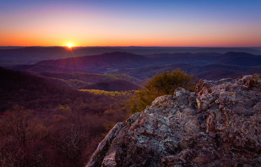 Sunset over the Appalachian Mountains from Bearfence Mountain, i