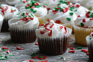 Chocolate and Vanilla Christmas Cupcakes