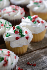 Chocolate and Vanilla Christmas Cupcakes