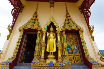 Fototapeta premium Excursion to the temple of Wat Plai Laem on the island Samui