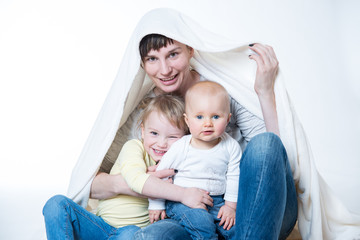 Glückliche Mutter mit Kindern