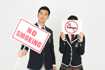 스튜디오 안 금연 컨셉 학생들