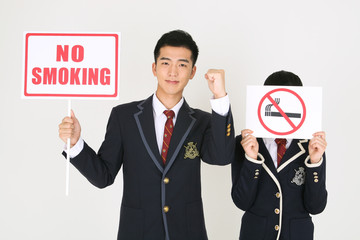 스튜디오 안 금연 컨셉 학생들