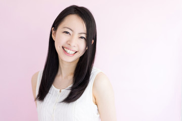 笑顔の女性