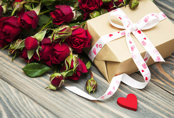 Red roses  and gift box
