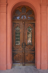 Fototapeta na wymiar wooden front door