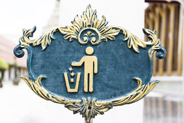 Please throw rubbish into the bin