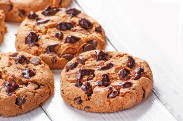 Chocolate cookies close up on white wood background - obrazy, fototapety, plakaty