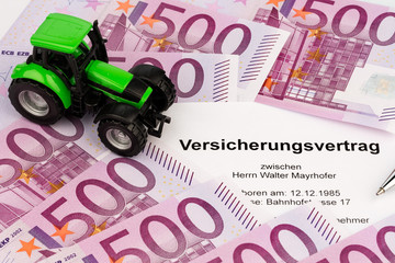 Naklejka premium Versicherungsvertrag für neuen Traktor