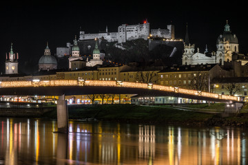 Salzburg Stadt mit Festung im Advent