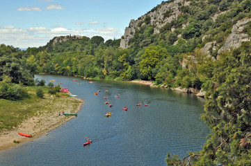Fototapeta premium Canoe e canottaggio nelle Gole dell'Ardeche - Rodano Alpi