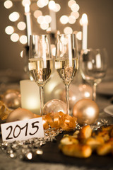 2015 new years eve party table champagne flute ribon glitter