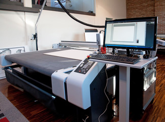Flatbed cutter/router (cutting plotter)