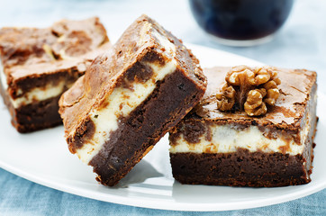 brownie with cream cheese