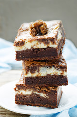 brownie with cream cheese