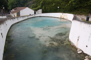 Açores - Sao Miguel - piscine d'eau thermale de Lombadas
