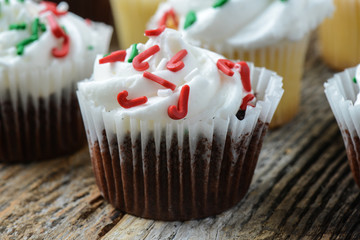 Chocolate and Vanilla Christmas Cupcakes