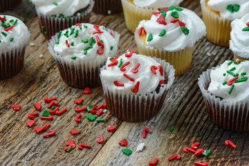 Chocolate and Vanilla Christmas Cupcakes